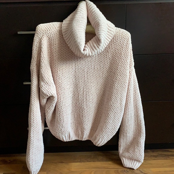 Turtle neck sweater 🌸 - Picture 1 of 4